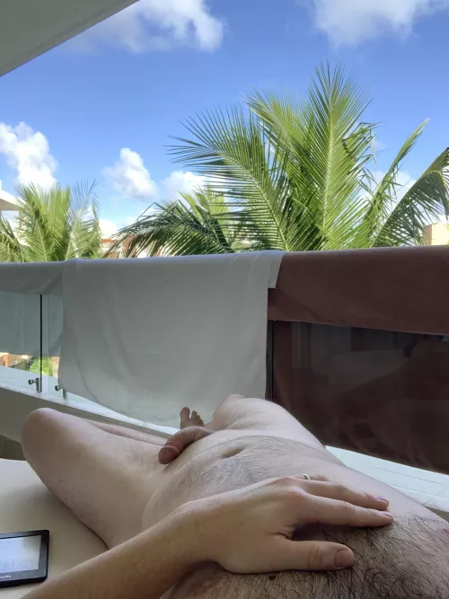 Sun and reading in Cancun Sun and reading in Cancun