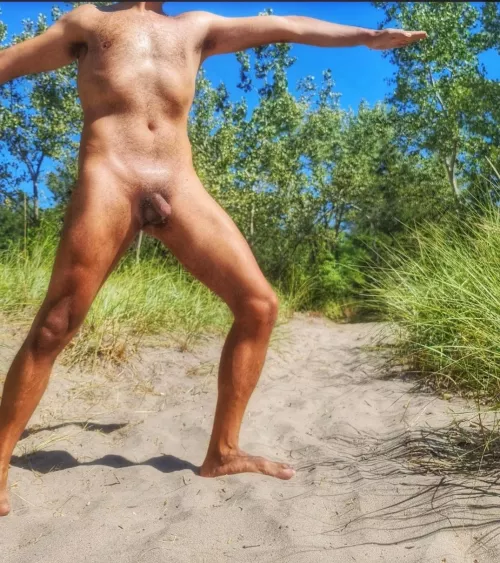 Sun is out! Clothes are off! (m) Sun is out! Clothes are off! (m)