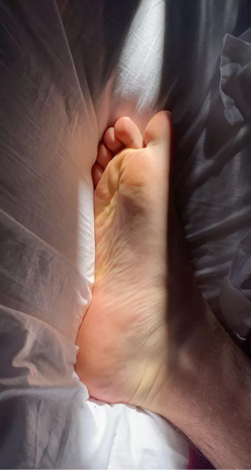 Sun Kissed Soles 🤩 DMs open :)