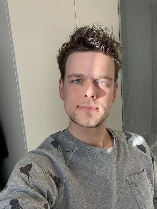 Sun on my eye looks kinda scary