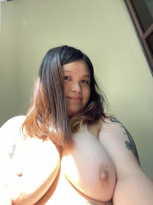 Sunlight on my titties π½