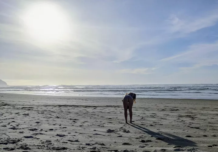 Sunning those buns on the beach ;) Sunning those buns on the beach ;)