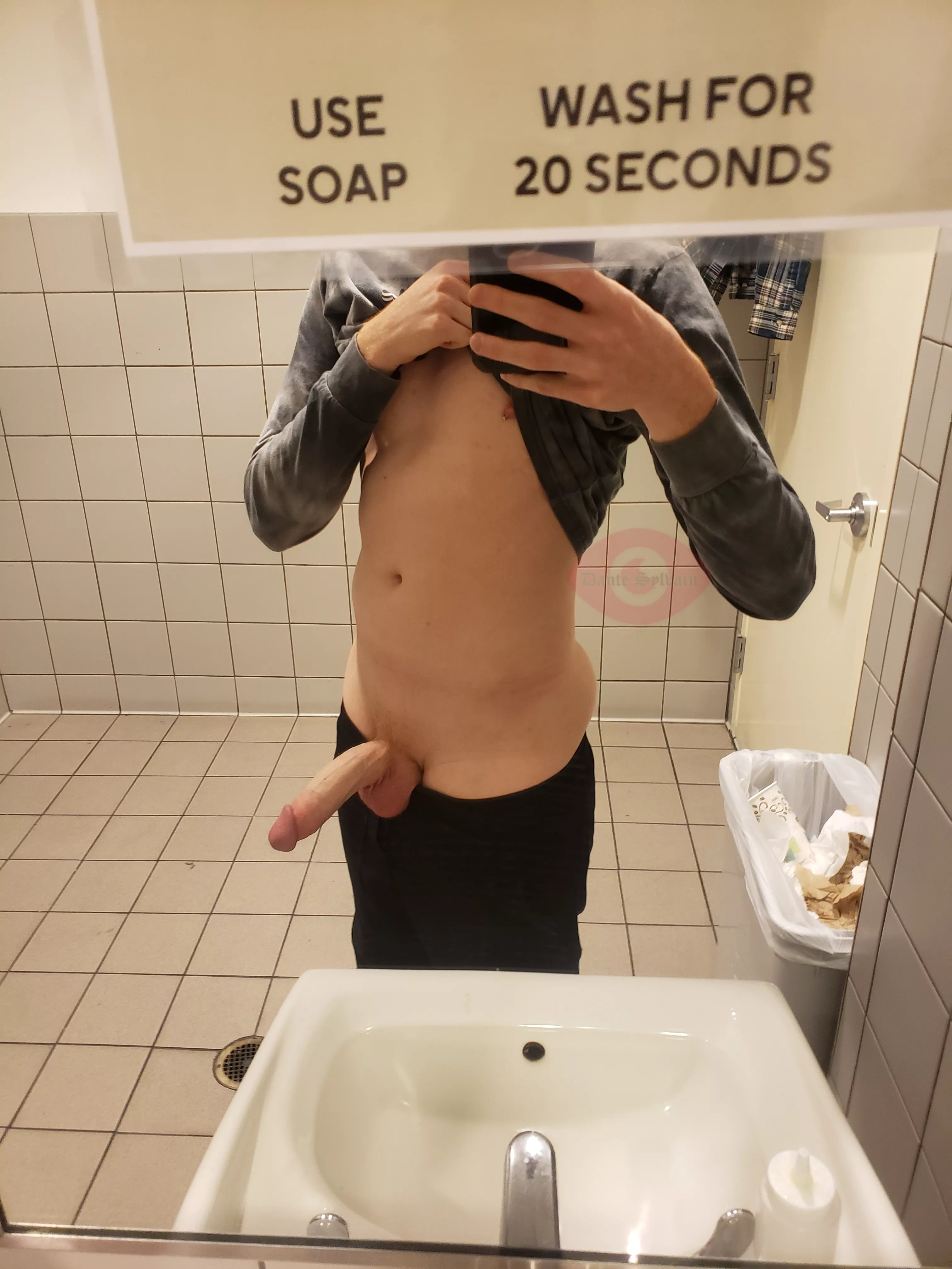 Super horny at work 🥵