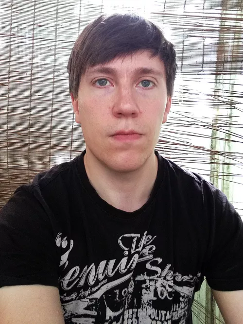 Super serial and bored .. :| Super serial and bored .. :|