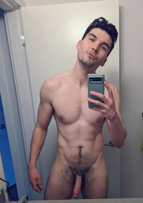 Sure is a rainy naked day on the West coast 🇨🇦🤙