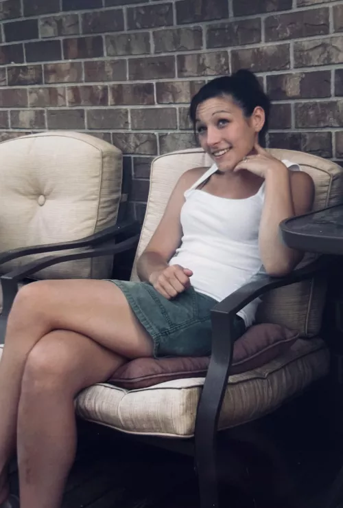 Swap wife pics or do a trib for me? Can trade or feed clothed and nudes. Dm your kik