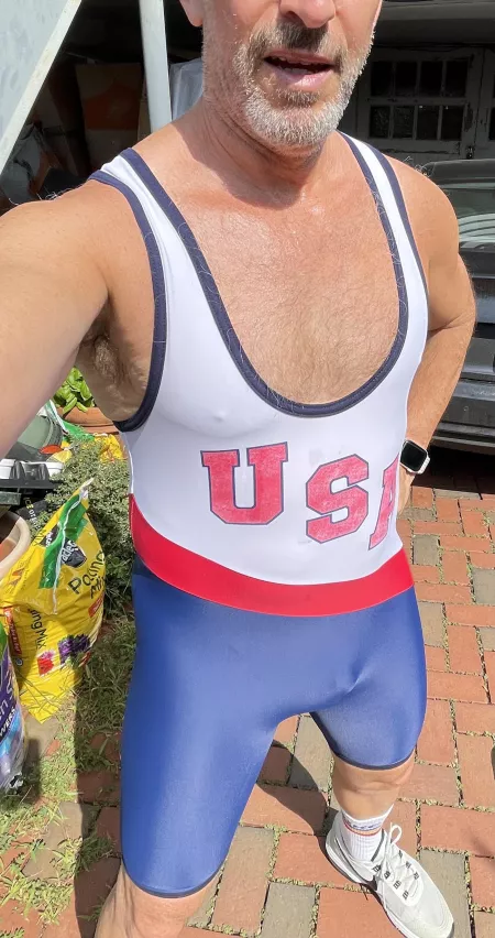 Sweating in my GoSoftwear USA singlet outdoors! 🇺🇸
