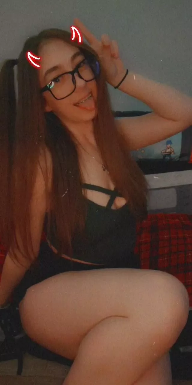 Sweetest dreams from this brace faced bby 🖤