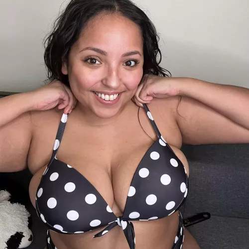 Swimming pools make me [f]eel like it’s summer again 😊