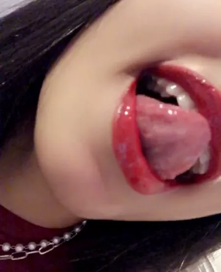 Swiping the cum away <3 Swiping the cum away <3