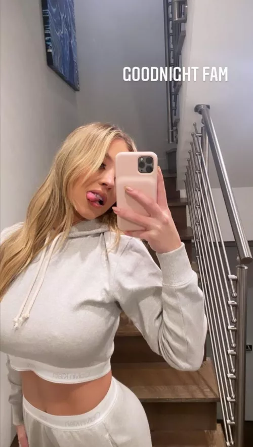 Sydney Sweeney is super busty Sydney Sweeney is super busty