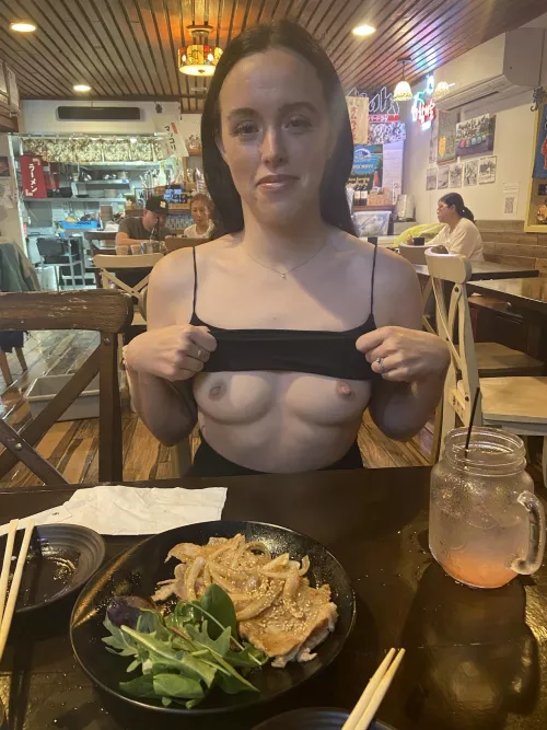 Table manners at it’s finest 😜 [IMG]