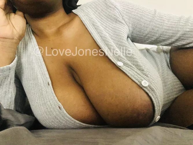 Take a deep breath and relax 🖤