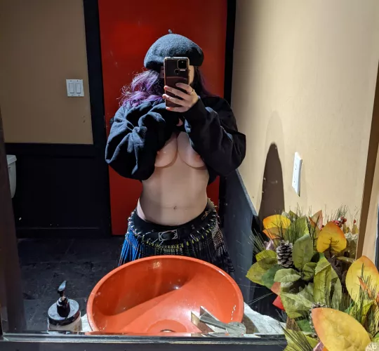 Take me out for sushi and I'll send you nudes from the bathroom 💕