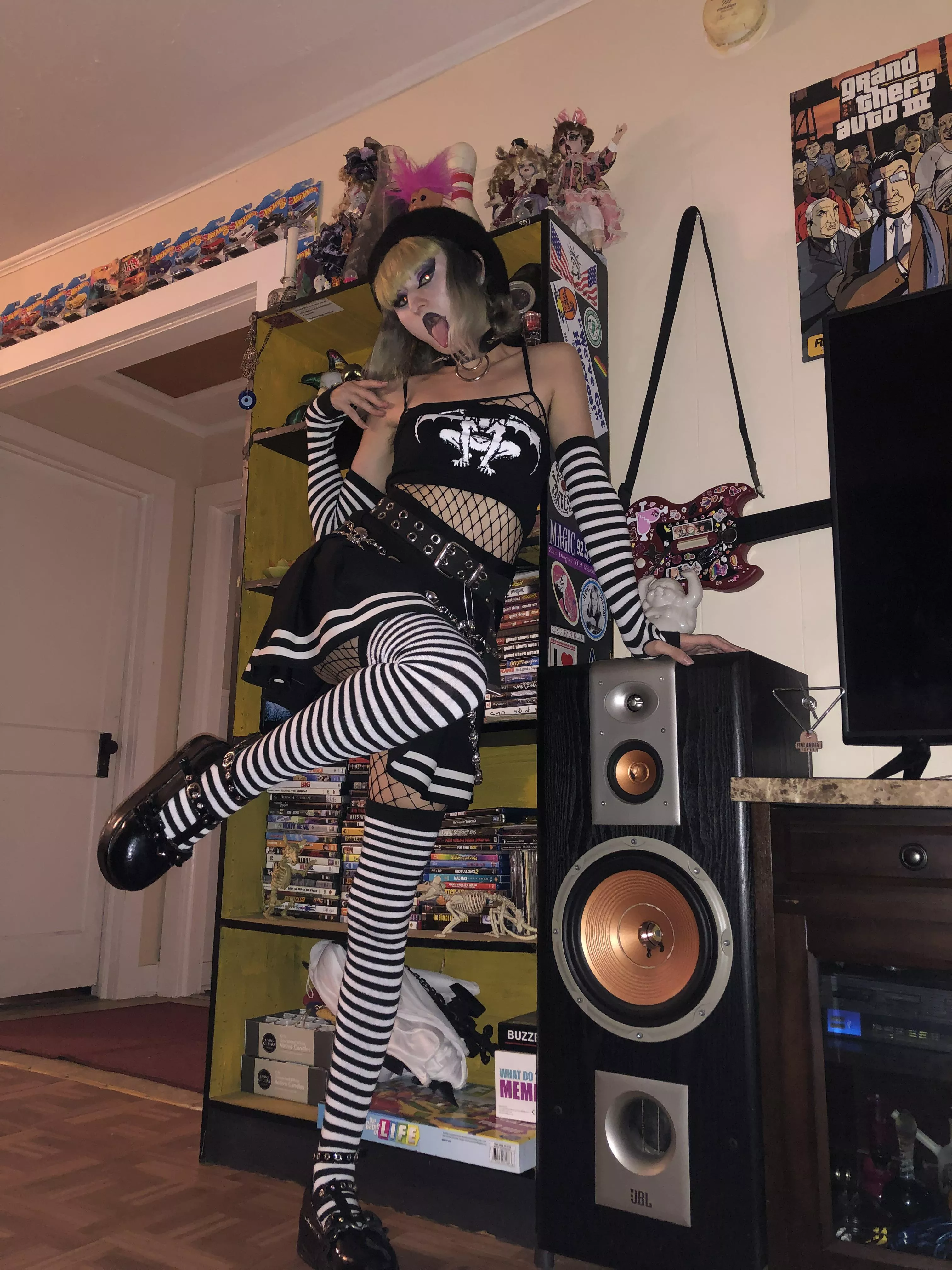 Take my shoes off and sniff!!!! Take my shoes off and sniff!!!!