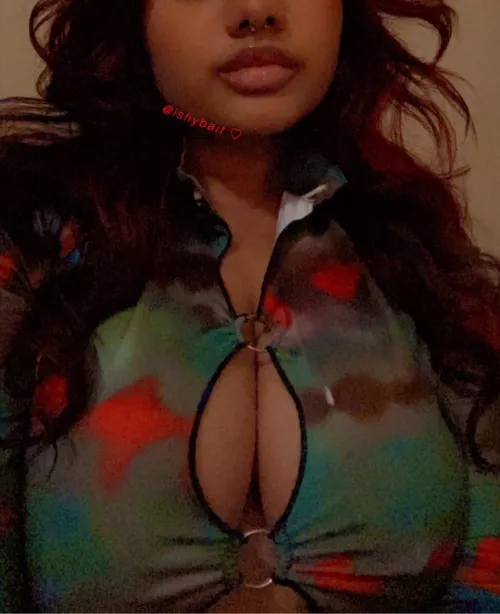 take my top of[f] for me baby ;)