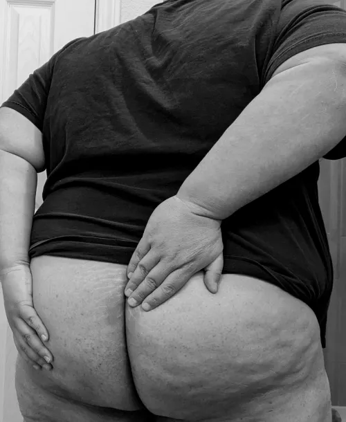 Taken last night but... any ladies care for a morning backside shot?