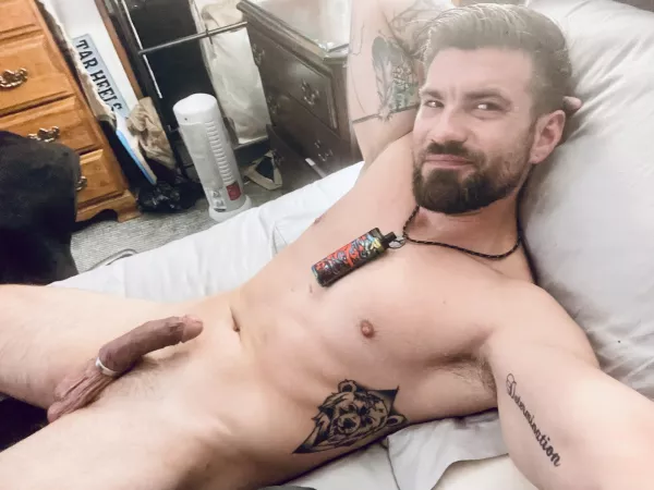 Taking a break from a really hard Humpday, who wants to come cuddle? ๐ฆฅ