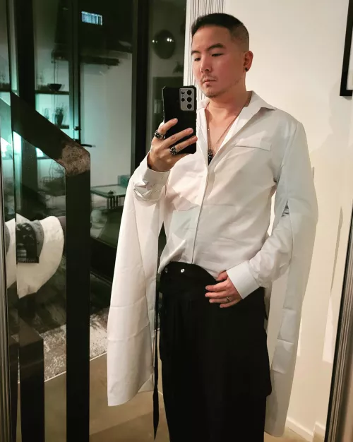 Taking a break from Lost Ark + Guild Wars 2 so I can doll up and celebrate Singles Awareness Day with my single friends :D #Netflixandsingle