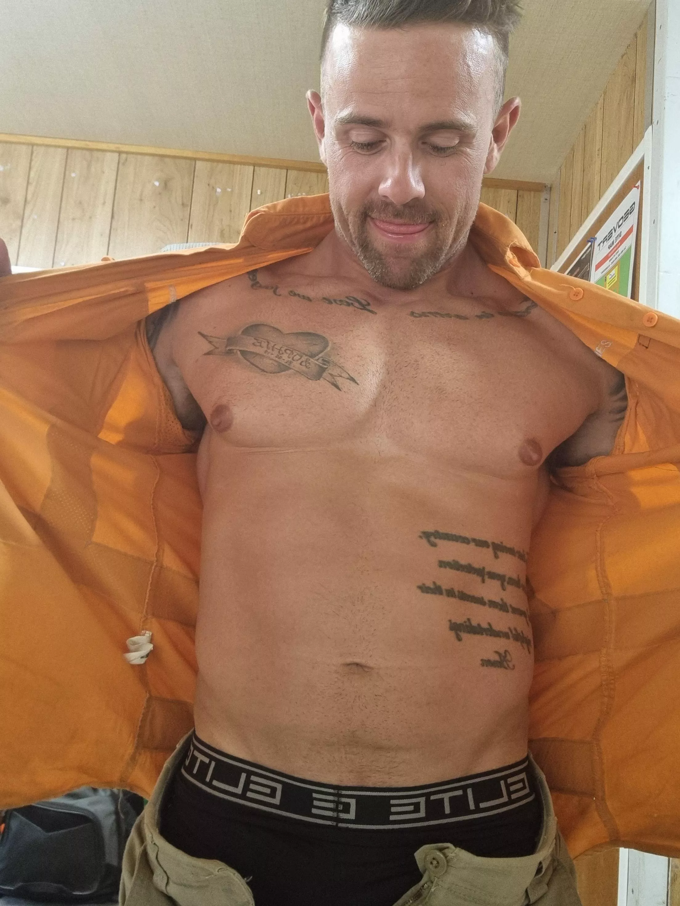 taking applications for an office assistant 😏