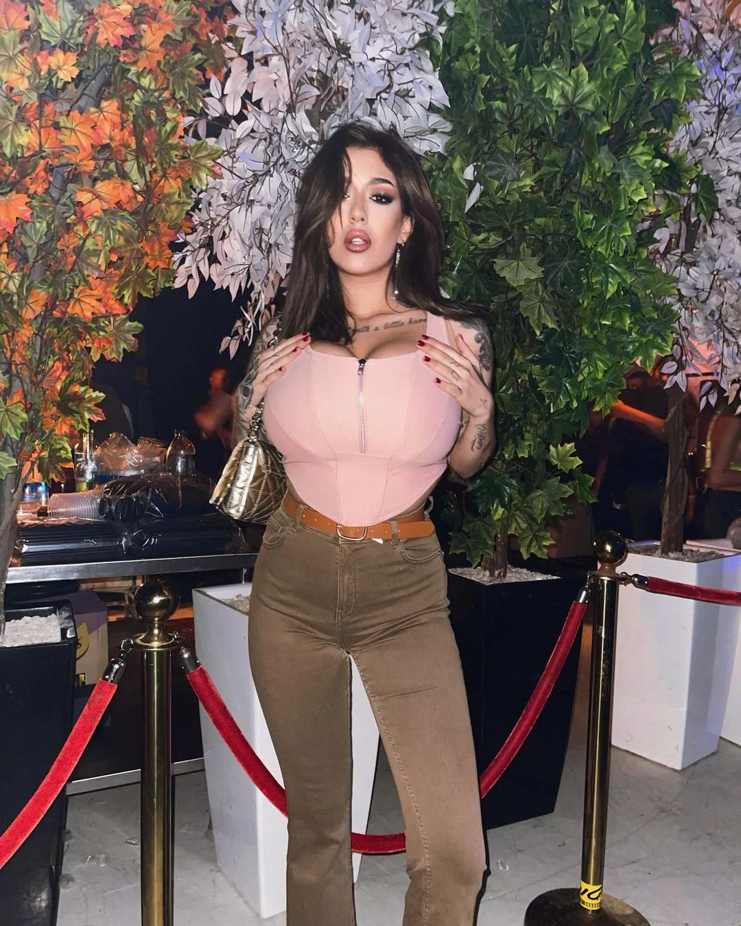 Tall & Busty Tall & Busty