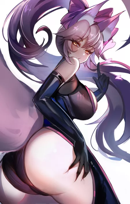 Tamamo Vitch Shows Off Tamamo Vitch Shows Off