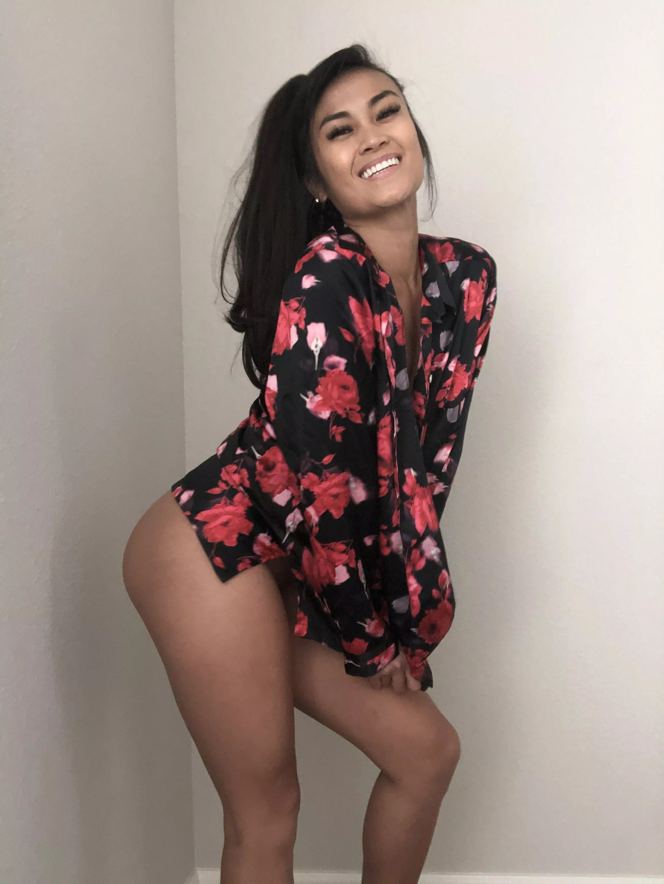 Taste me if you think I'm juicy 👅