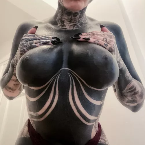 Tattoos n titz πΈπ€