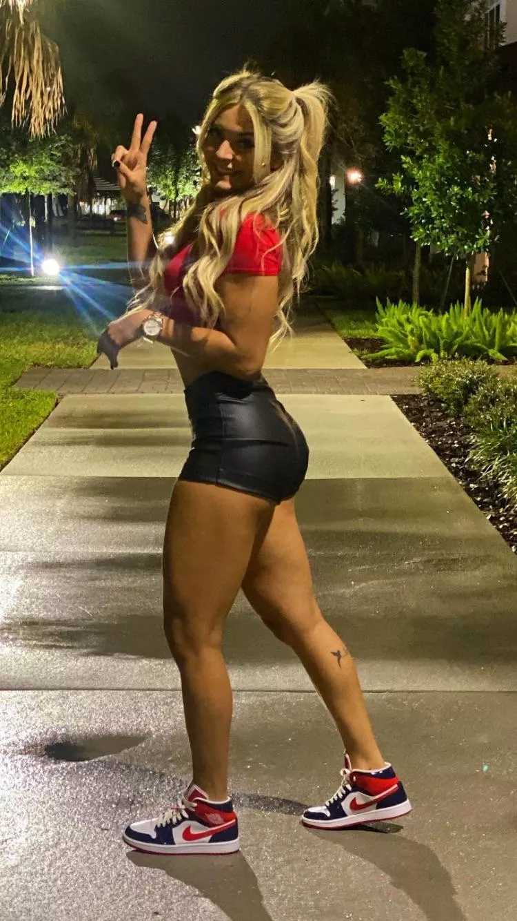 Tayanara Conti Tayanara Conti