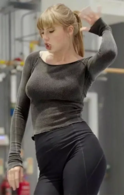 Taylor Swift has me so hard this morning. Taylor Swift has me so hard this morning.