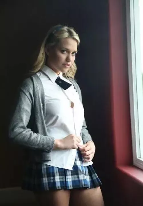 Teen Mia Malkova ๐