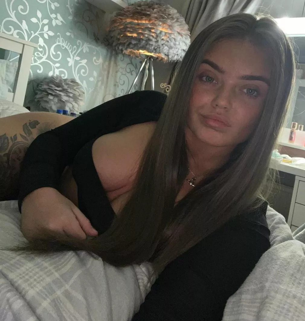 Teen with great set of tits Teen with great set of tits