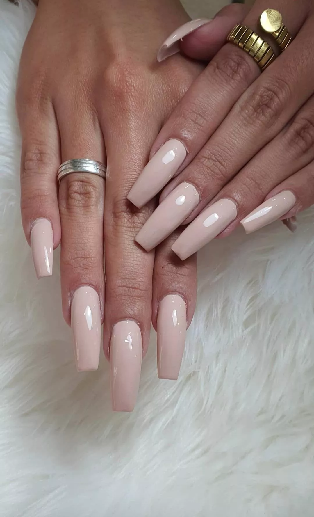 Tell me what you want me to do with these sexy nude claws ? DMs are welcome!