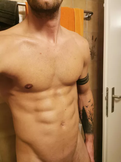 Tell me, where are your eyes drawn??? ๐