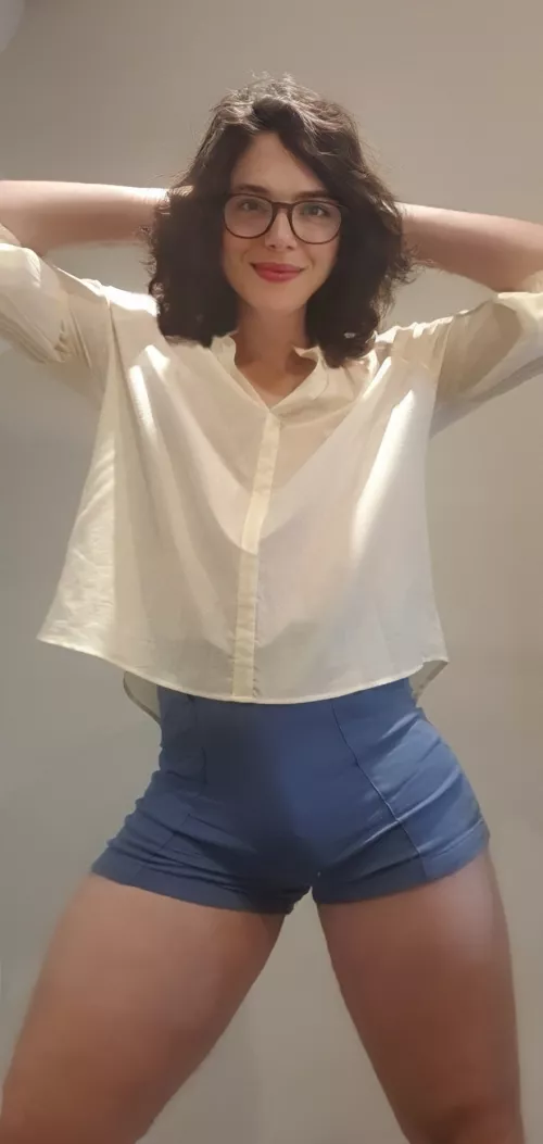 TGIF! I am so excited about this weekend ... would you like to go out and have some fun with me? 💃🏻