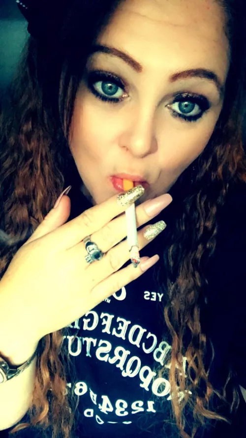 π§‘π€ TGIF peeps. Iβm your Milf next door who loves to laugh and have a good time. Info below. ππ§‘π€