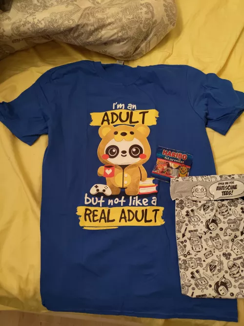 Thanks DaveRox007 for post about this Tshirt. The Qwertee even included Haribo Mix with this shipment. So Cool