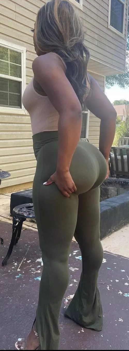 That ass is built for fucking. Ain't going to front .. shamayne_shay That ass is built for fucking. Ain't going to front .. shamayne_shay