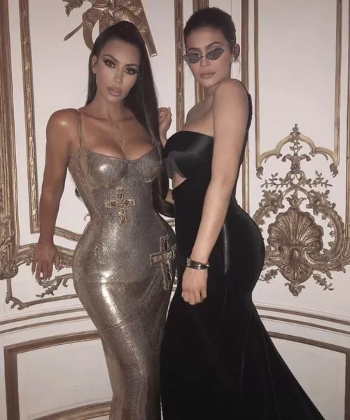 That bod! Sexy Kim! That bod! Sexy Kim!