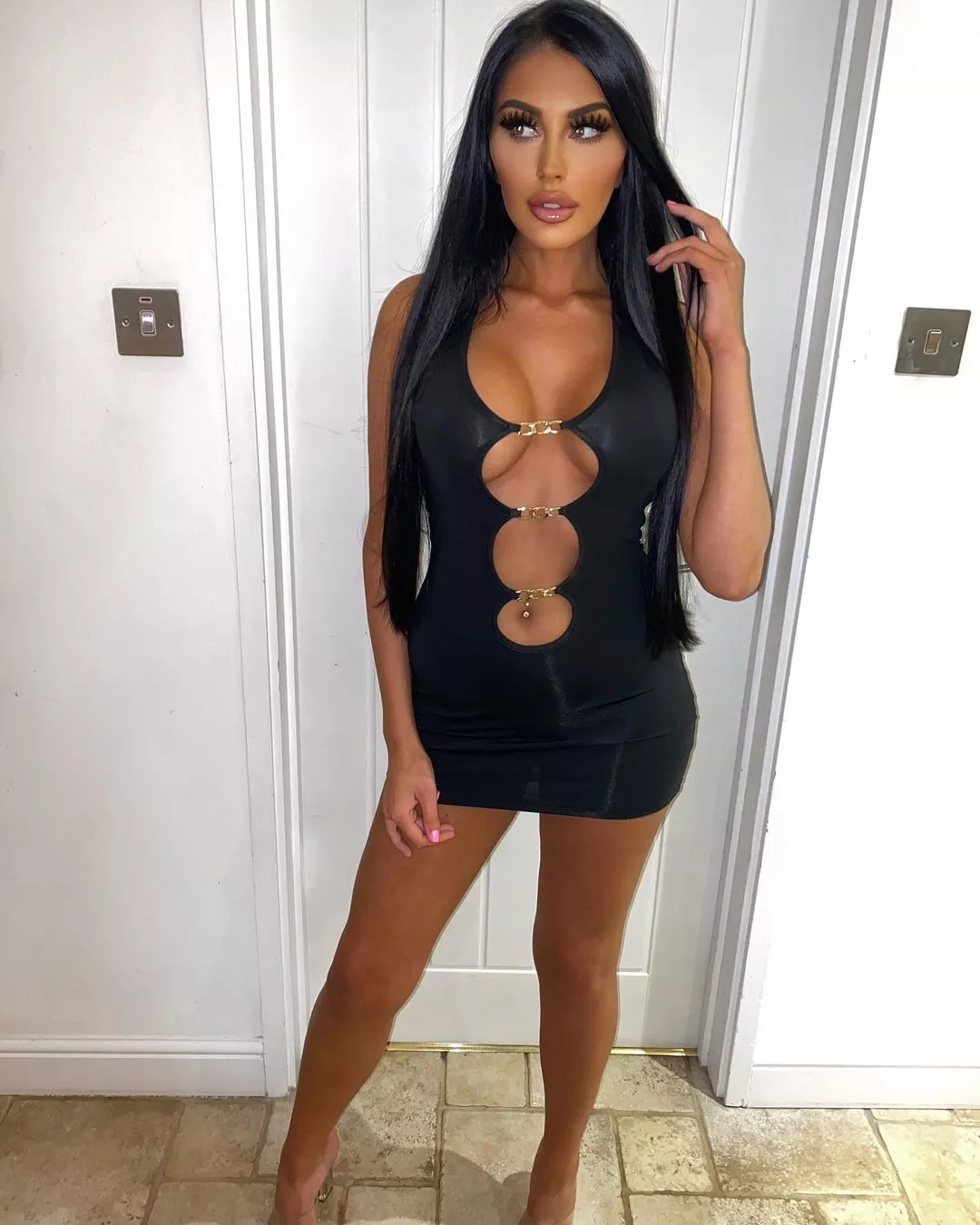 That dress is struggling! That dress is struggling!