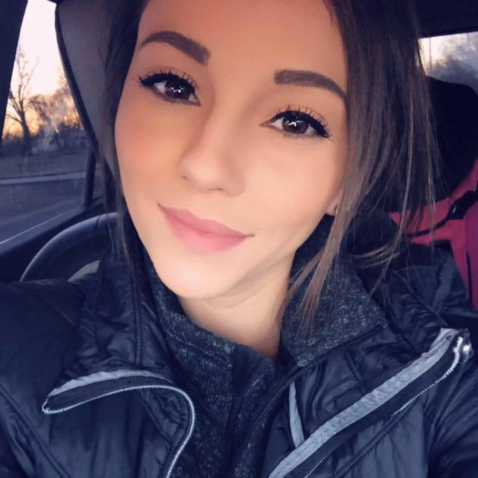 that face needs more than 1 cumshot! that face needs more than 1 cumshot!