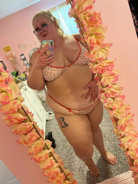that panty string is barely hanging on ๐ that panty string is barely hanging on ๐