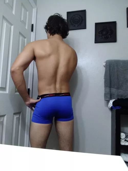 The best kind of tops are ones with cake (dm open)