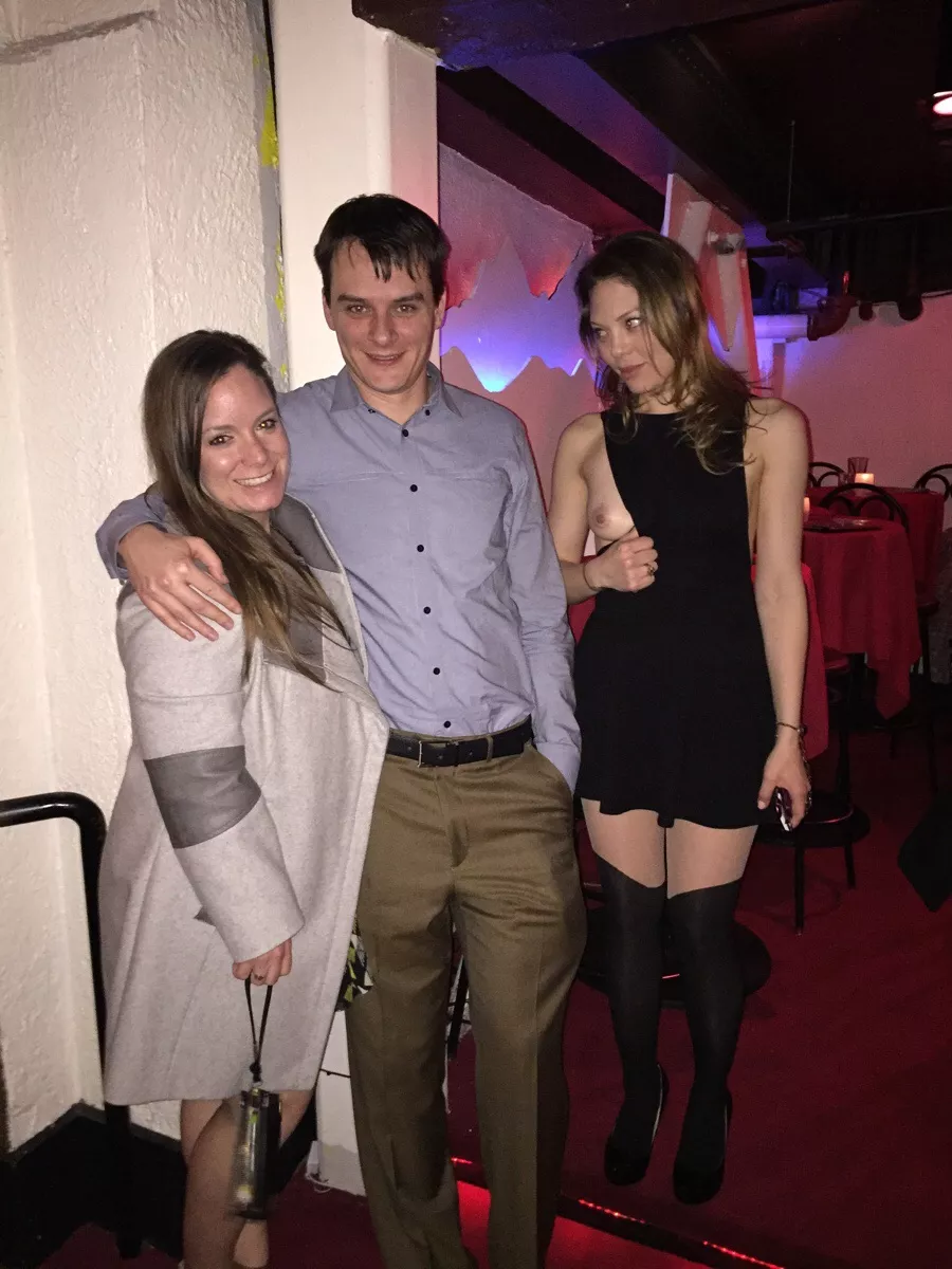 The best photobomb