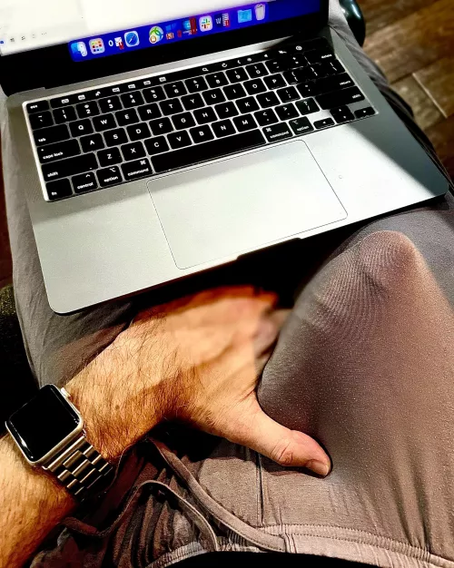 The best thing about work from home is the relaxed dress code. (44) The best thing about work from home is the relaxed dress code. (44)