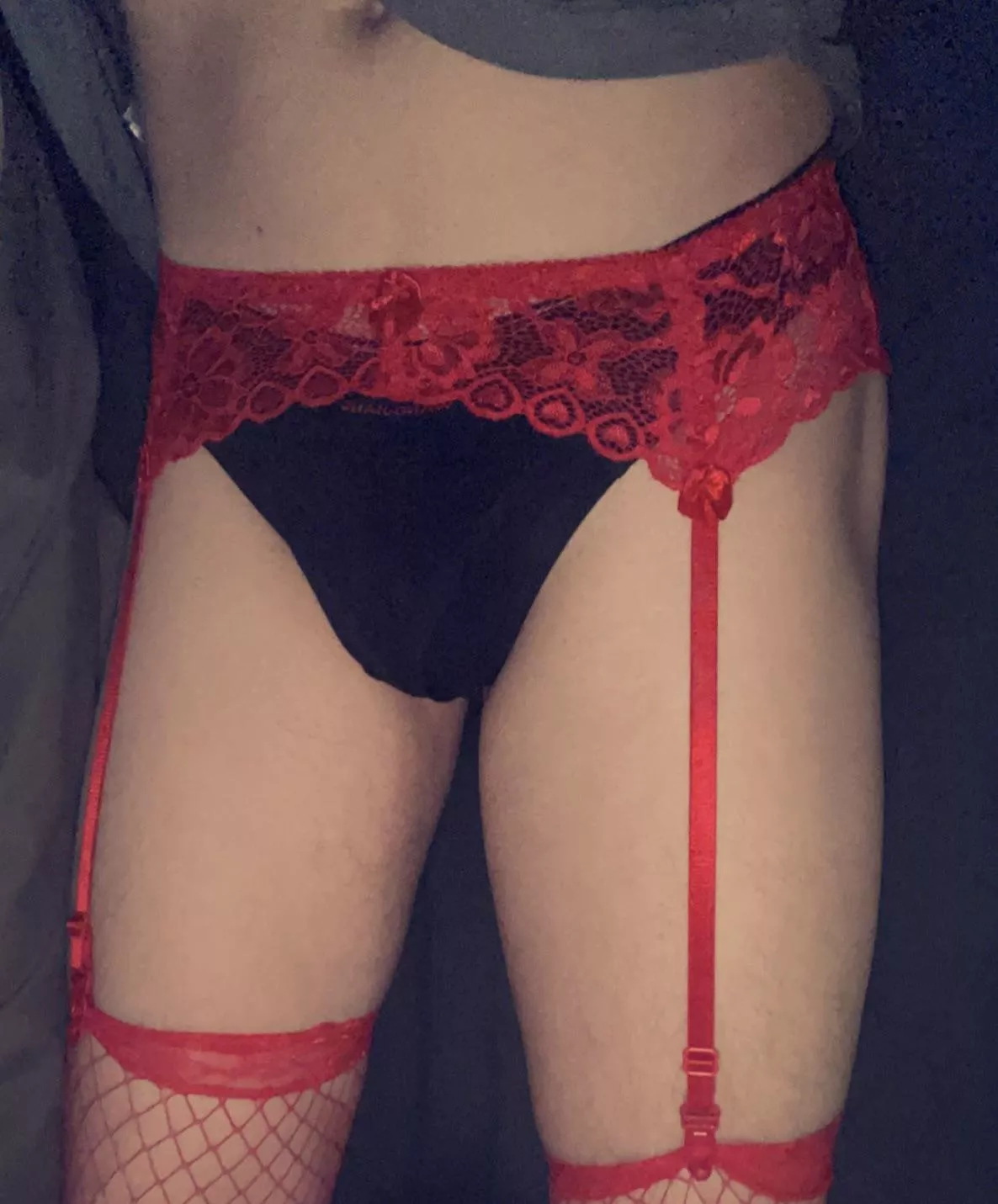 The color red makes me feel so sexy 🥵😍