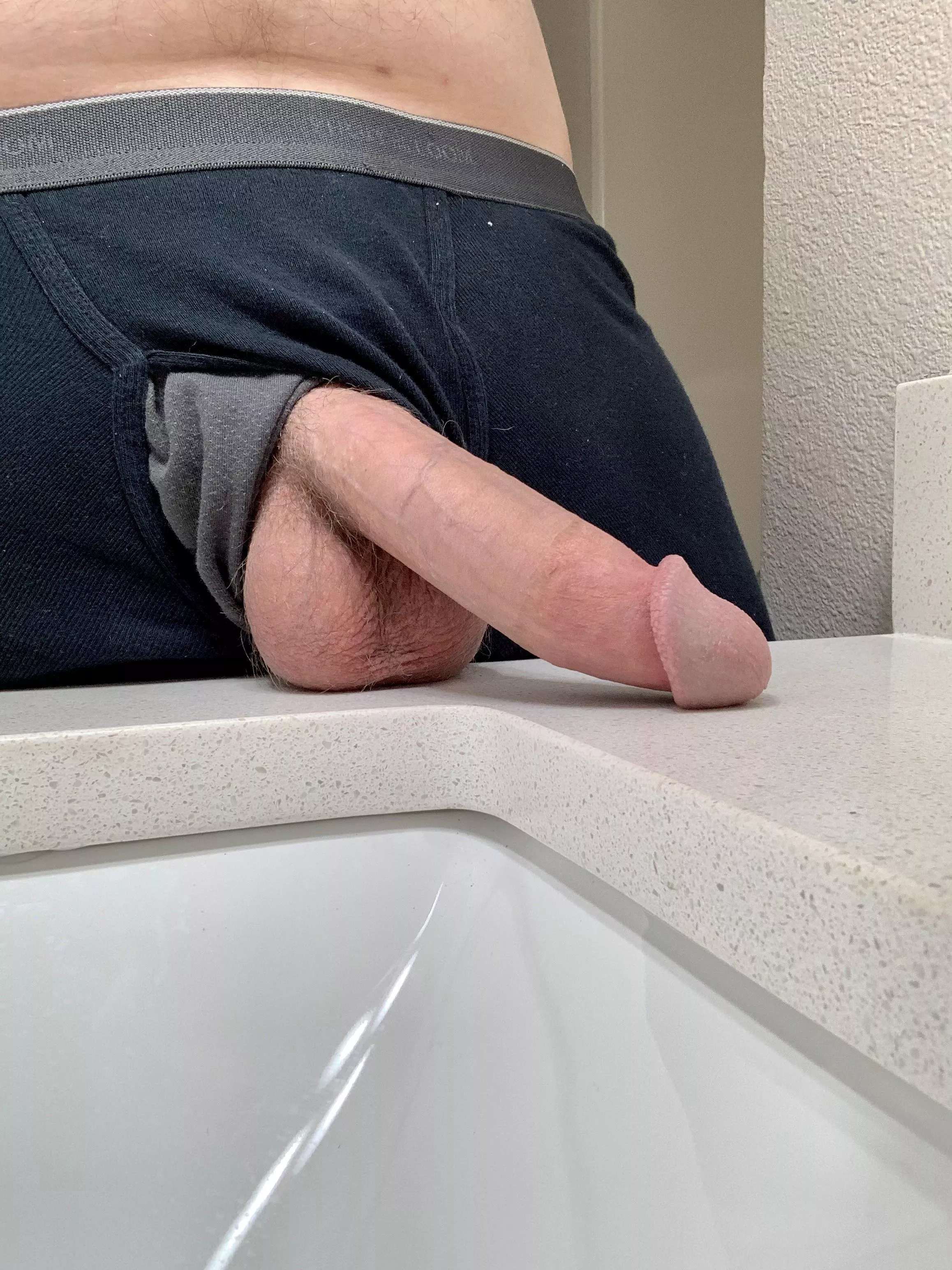 The countertop was pretty cold. The countertop was pretty cold.