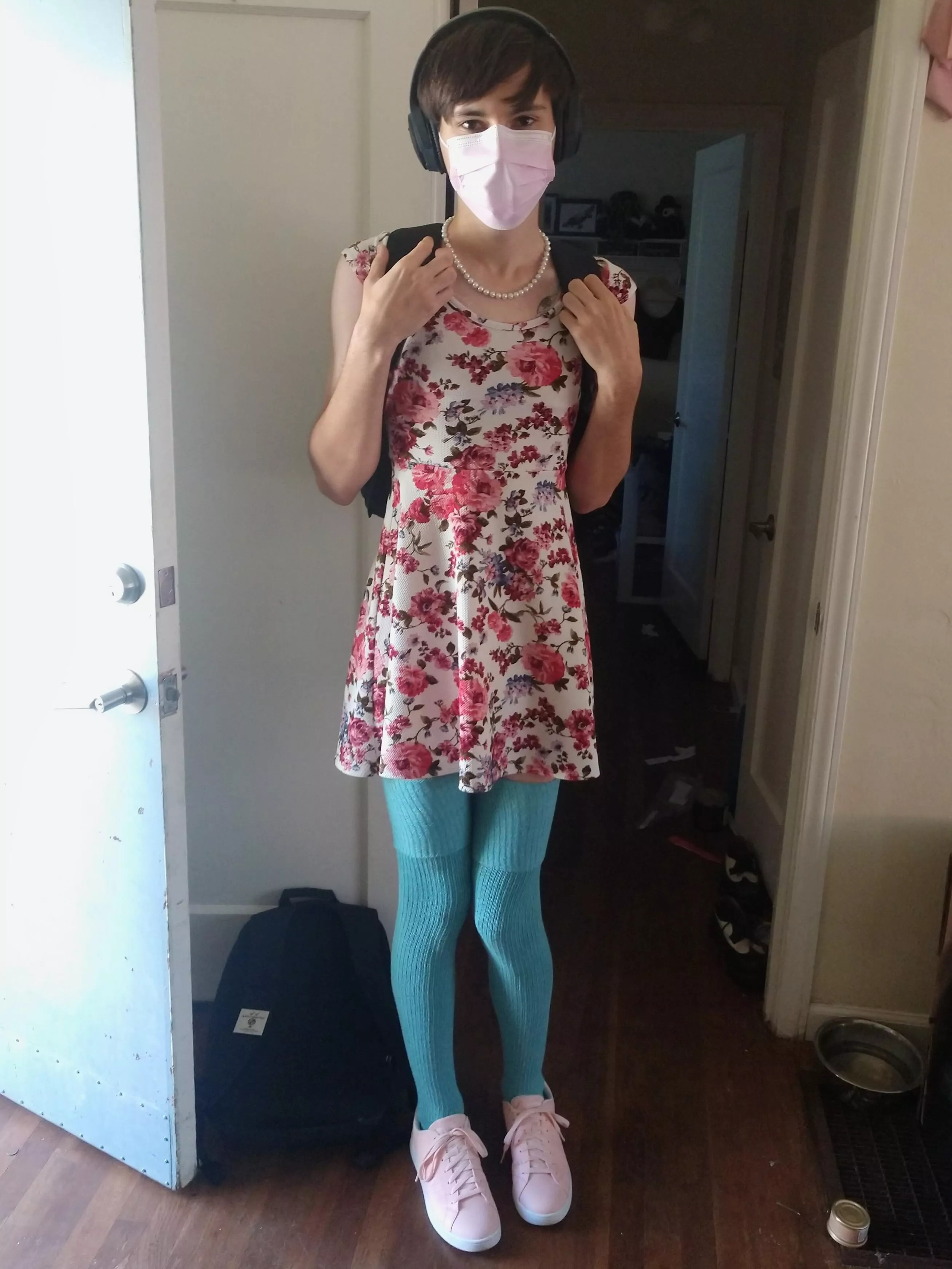 The gf snapped this pic of me before class today 🥰 Happy Femboy Friday!