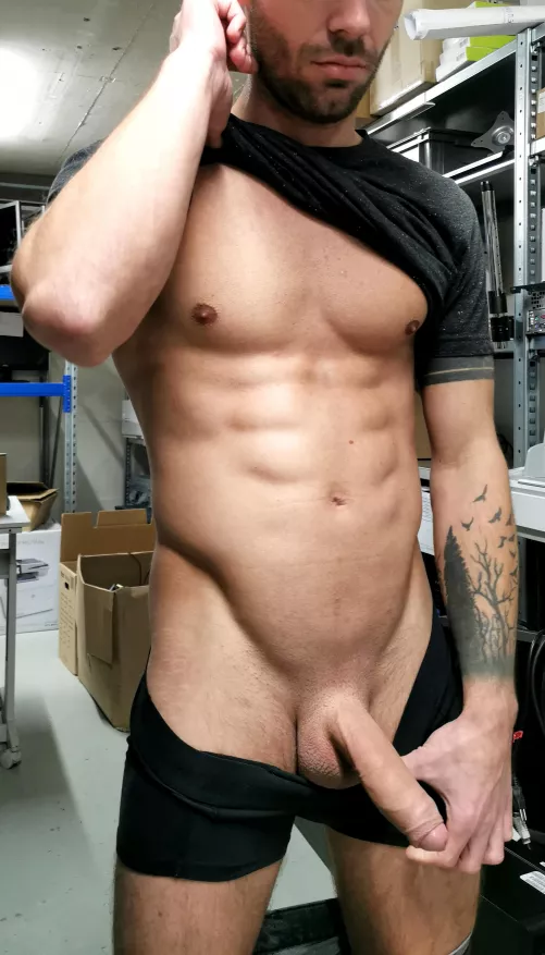 The harder the cock, the more my foreskin is retracting 😋