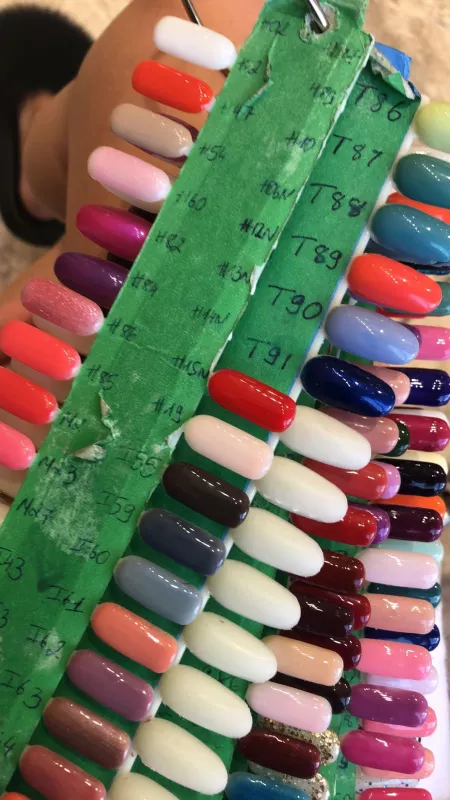 the hardest decision π© can yall pick for me?